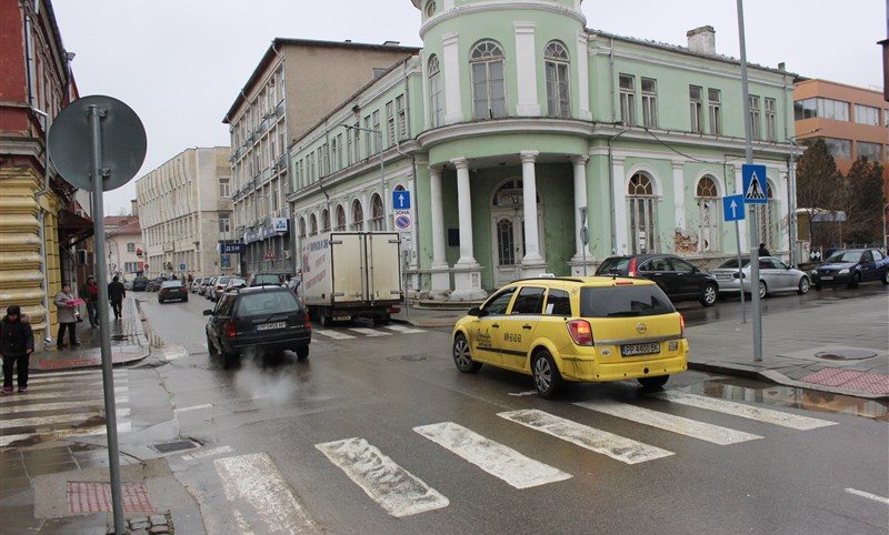 Вероятно ще бъде проверено и дали е вярно решението за толкова много пешеходни пътеки по ул. „Кирил и Методий“ в Разград.